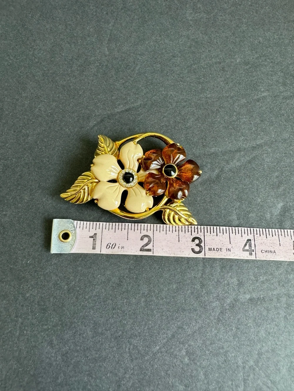 Vintage Flower Brooch Gold Tone Faux Tortoise Shell Lucite Rhinestone Pin - Picture 8 of 8